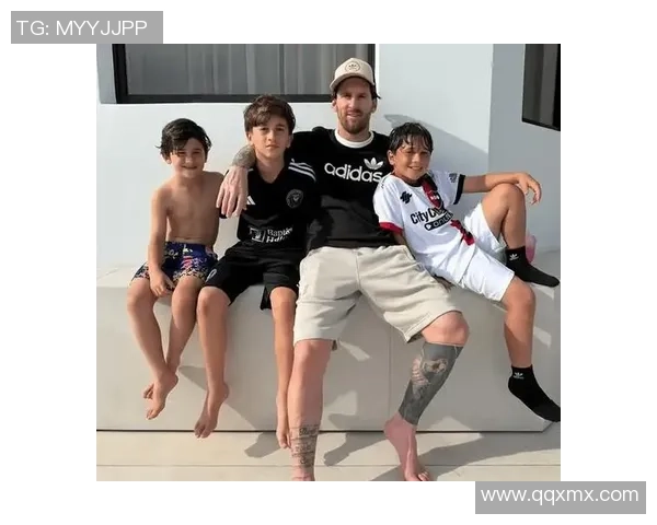 足球明星温馨瞬间抱娃照片集锦展现亲子情深与运动魅力 足球明星温馨瞬间抱娃照片集锦展现亲子情深与运动魅力