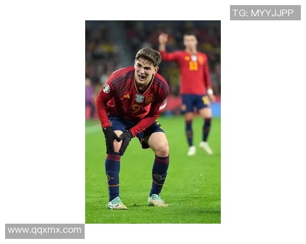 足球明星携手LV背包展现时尚魅力与运动风采的完美结合 足球明星携手LV背包展现时尚魅力与运动风采的完美结合