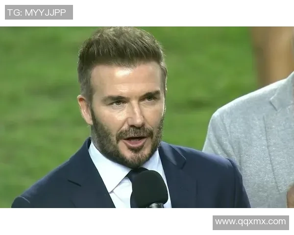 足球明星竖中指事件引发热议社交媒体上争议不断引发球迷讨论 足球明星竖中指事件引发热议社交媒体上争议不断引发球迷讨论