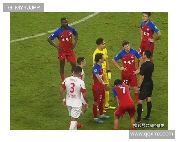 香港足球明星队疑似放水引发热议球迷怒斥诚信缺失与比赛公正性受损 香港足球明星队疑似放水引发热议球迷怒斥诚信缺失与比赛公正性受损